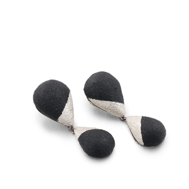 Double drop earrings * black & white gold